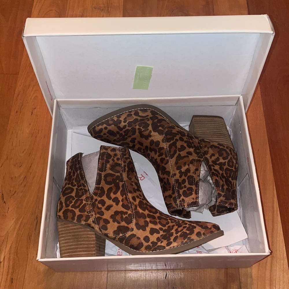 NOT RATED Tarim Leopard Booties - Picture 5 of 5
